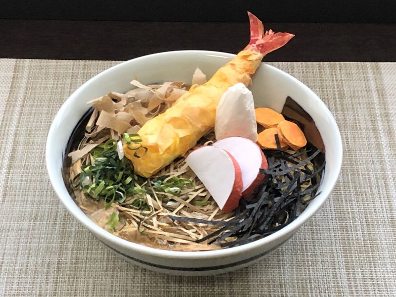 Đẹp ngỡ ngàng món ăn làm từ giấy của cụ ông 70 tuổi